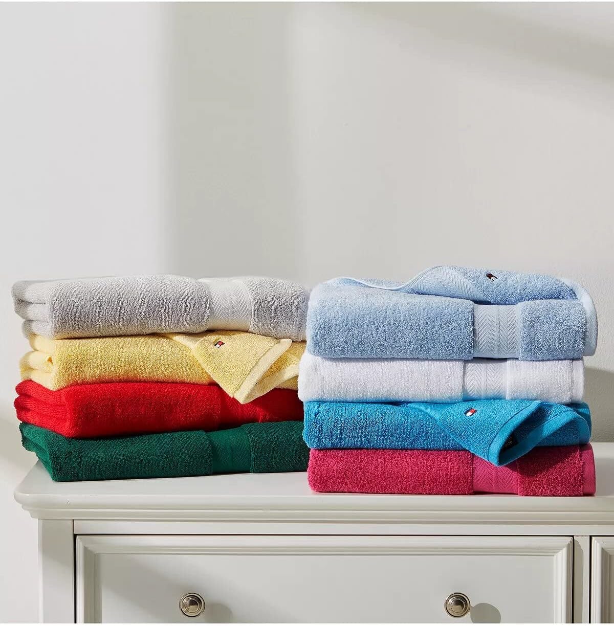 Tommy Hilfiger Modern American Solid Bath Towel, 30 X 54 Inches, 100% Cotton 574 GSM (Peacoat)